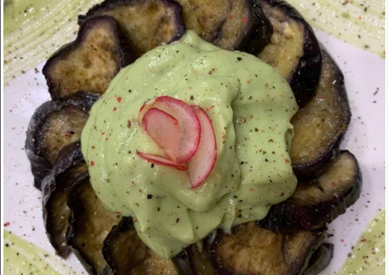 Berenjenas con yogur y  aguacate