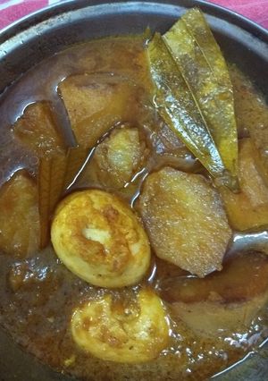 A picture of Egg korma.