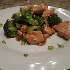 A picture of 13 minute chicken and broccoli .