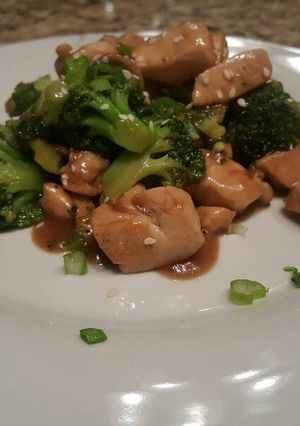 A picture of 13 minute chicken and broccoli .