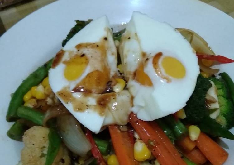 Langkah Mudah untuk Menyiapkan Telur Kukus Sayuran with Blackpaper Sauce Anti Gagal