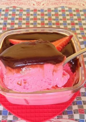 Foto de Mousse de morango fácil |sem leite condensado, sem gelatina