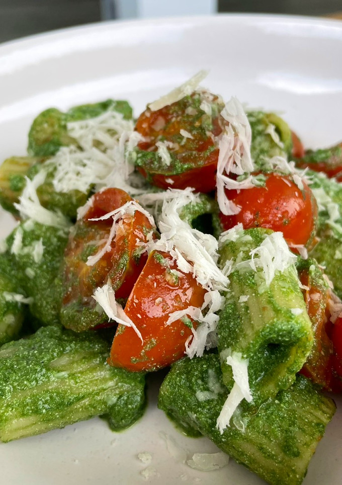 Una foto de Pasta con salsa de espinacas y requesón