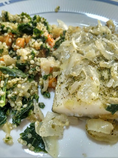 Una foto de Bacalao con cebolla al horno