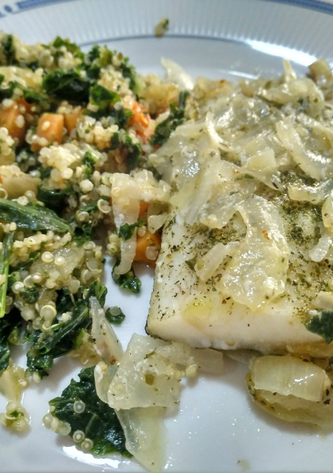 Una foto de Bacalao con cebolla al horno