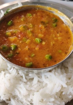 A picture of मटर दाल.