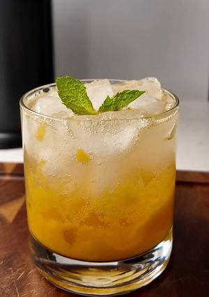A picture of Mango Calamansi Mojito Mocktail.