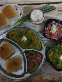 ગ્રીન પાંઉભાજી (Green Pavbhaji Recipe In Gujarati) રેસીપી મુખ્ય ફોટો