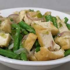 A picture of Tumis kacang panjang + tahu.