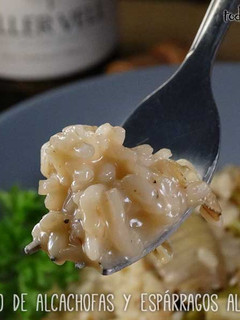 Una foto de Risotto de alcachofas y espárragos al cava