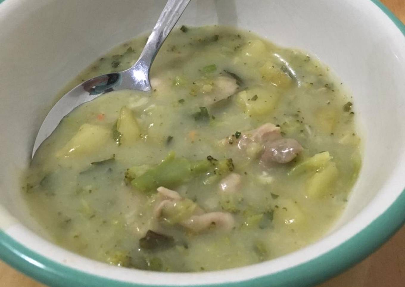 Royco Sup Krim Ayam dengan Kukus Brokoli dan Kentang