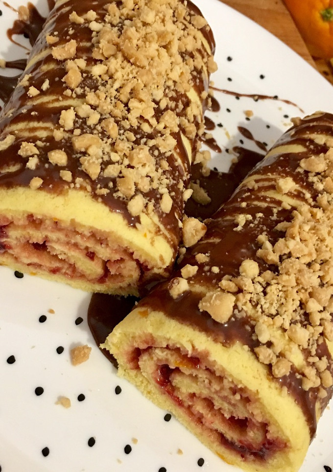 Una foto de Brazo gitano de naranja🍰🍊 relleno de mermelada 🍓
