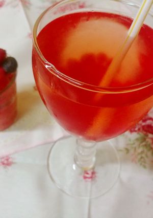 Una foto de Bubble tea de frutilla con helado🍓🍓 Apto celiacos -vegano