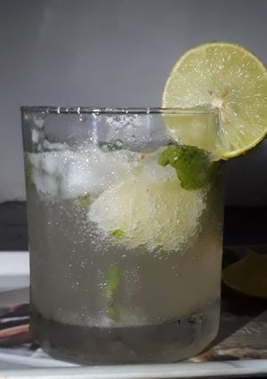 ફ્રેશ મોજીટો (fresh mojito recipe in Gujarati) રેસીપી મુખ્ય ફોટો