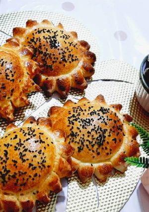 صورة لوصفة فطائرعباد الشمس /من قناة مطبخ أم ميساء اسماء