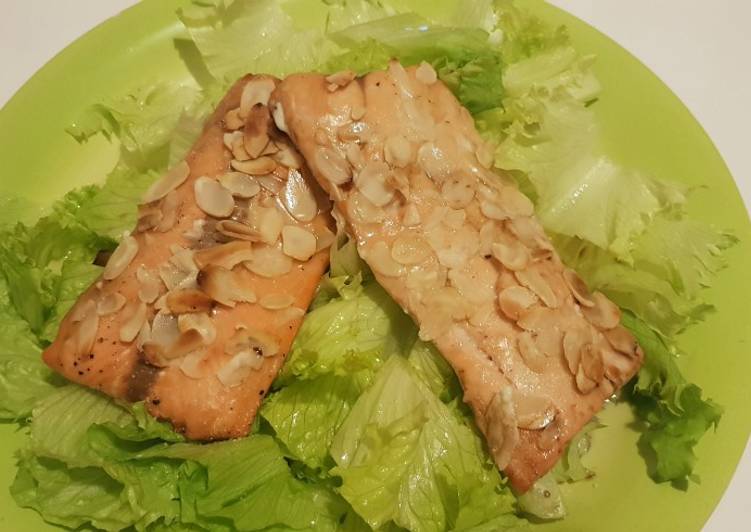 Salmone in crosta di mandorle