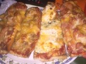 Una foto de sándwich de mortadela