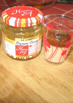 Une photo de Panna cota foie gras et confit d'oignon au curry