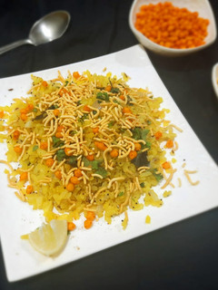 ઈન્દોરી પૌવા (Indori Pauva Recipe In Gujarati) રેસીપી મુખ્ય ફોટો