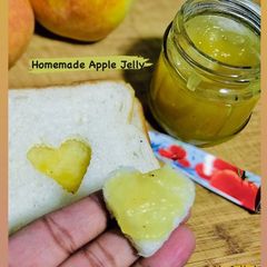 A picture of Homemade Apple Jelly.