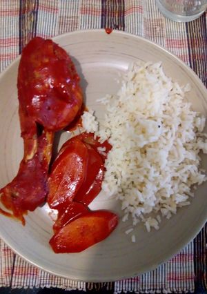 Una foto de Pollo al achiote con Verduras