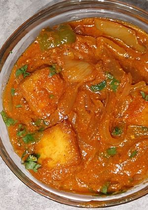 A picture of Paneer do pyaza.