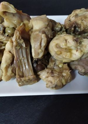 Una foto de Conejo al ajillo