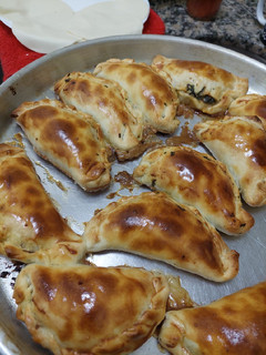 Una foto de Empanadas de espinaca, también de humita...super fáciles 😋