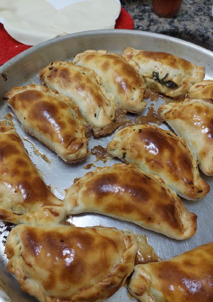 Una foto de Empanadas de espinaca, también de humita...super fáciles 😋