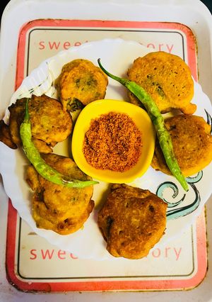 A picture of Batata Vada.