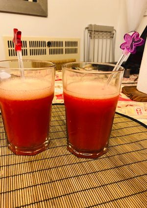 Una foto de Trago con vodka y frutillas 🍓🍓🍓🍓 soy #keto y muy de vez en cuando me doy el gusto
