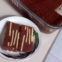 A picture of Puding coklat lapis biskuit.