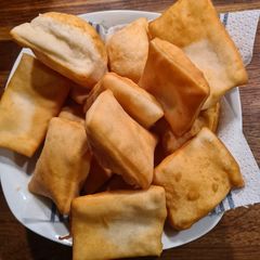 A picture of Pishi.