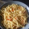 Spaguetis con palitos de cangrejo
