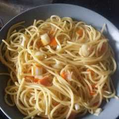 Una foto de Spaguetis con palitos de cangrejo