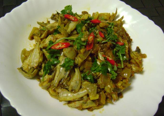 Moroula Macher Paturi (Anchovies cooked in Banana Leaf - Bengali Style) recipe main photo