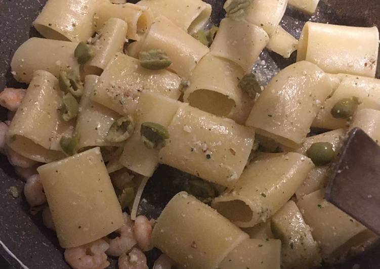 Steps to Make Fatto in casa super veloce Paccheri al pesto di olive e gamberetti 🙃