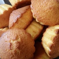 A picture of Muffins.