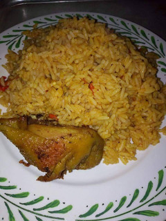 A picture of Jollof rice with fried chicken.