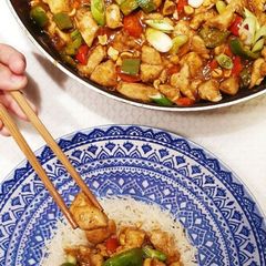 A picture of Kung Pao Chicken.