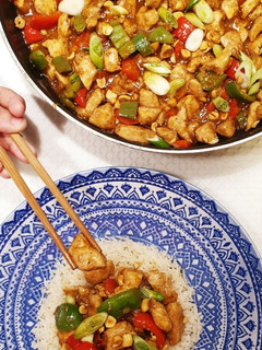 A picture of Kung Pao Chicken.