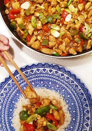 A picture of Kung Pao Chicken.