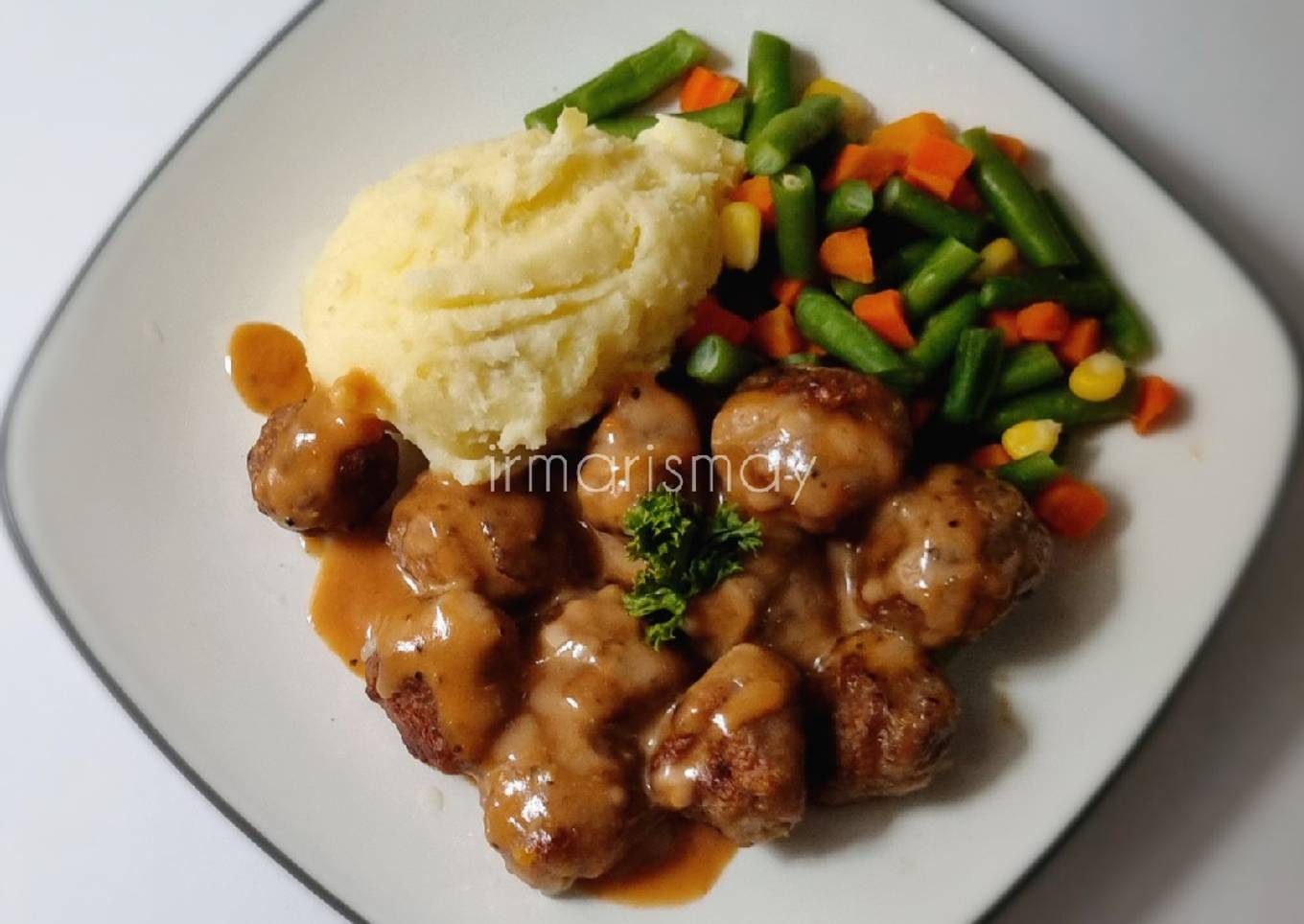 393. Swedish Meatballs | Köttbullar