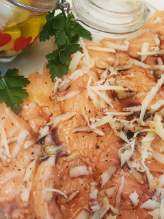 Foto principal de Marinado de salmón con queso aromatizado