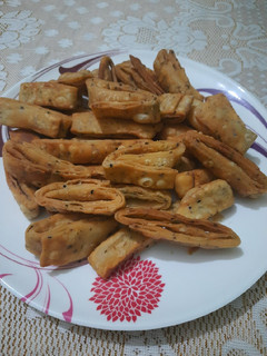 लेयर मठरी (layer mathri recipe in Hindi) रेसिपी मुख्य फोटो