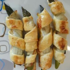 A picture of Sword fish asparagus twists.
