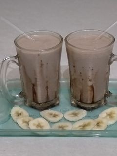 ચોકલેટ બનાના શેક (Chocolate Banana Shake Recipe In Gujarati) રેસીપી મુખ્ય ફોટો