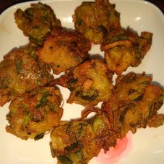 Spring onion pakodas A picture of Spring onion pakodas.