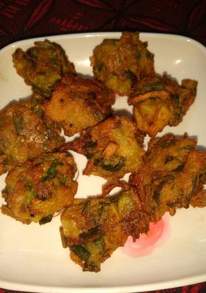 A picture of Spring onion pakodas.