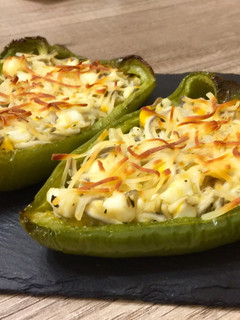 Una foto de Pimientos rellenos de gulas